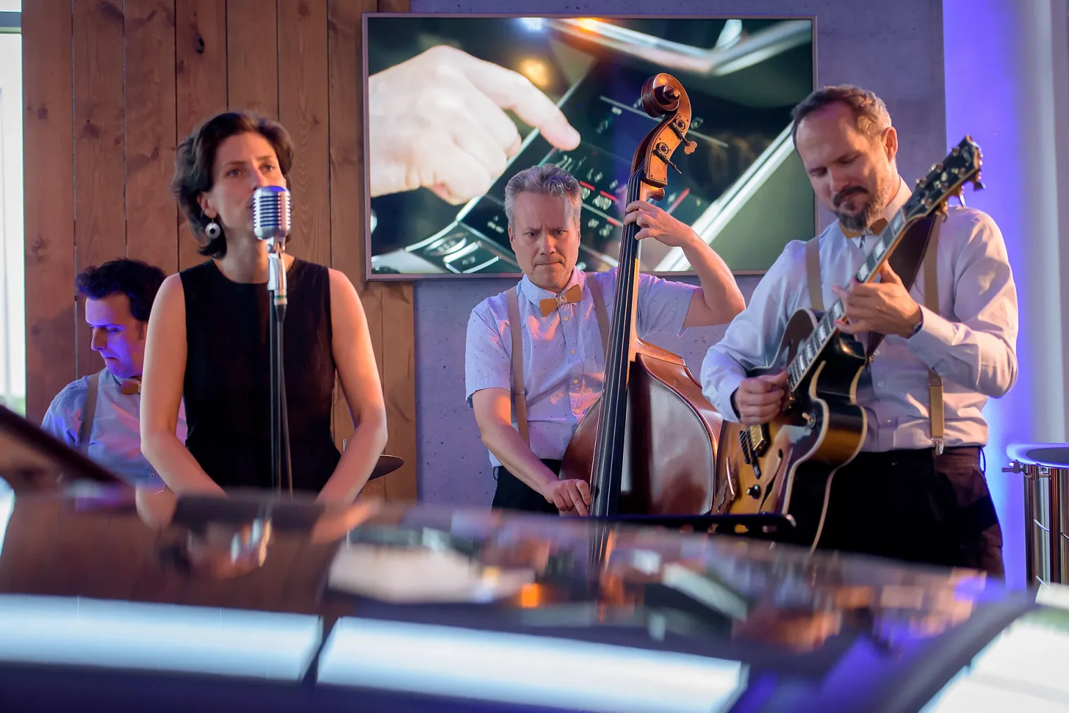 Zenekar az Audi A6 bemutató rendezvényen.