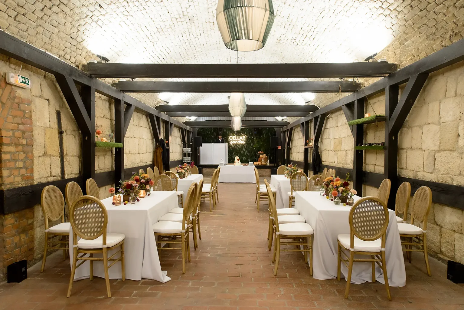 Esküvői fotózás Budapest (Cellar Garden) - Wedding Photography Budapest
