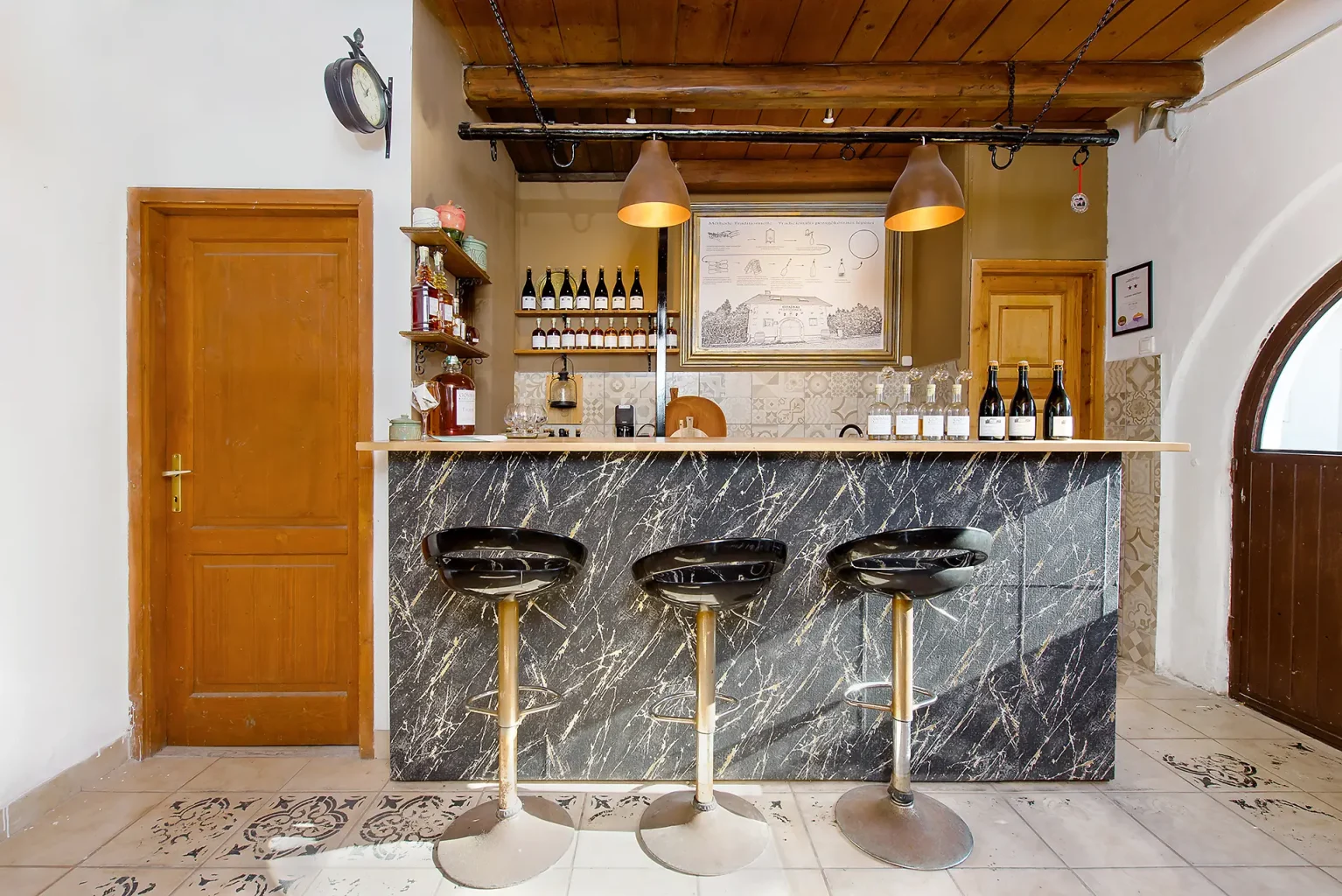 Real estate photography - Interior - Coffeeshop, Winery apartment - Etyek