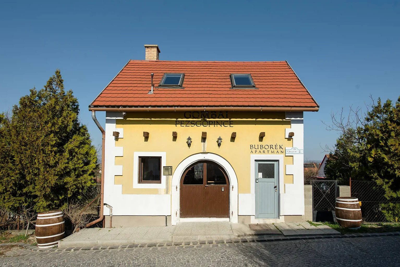Real estate photography - Buidling - Coffeeshop, Winery apartment - Etyek